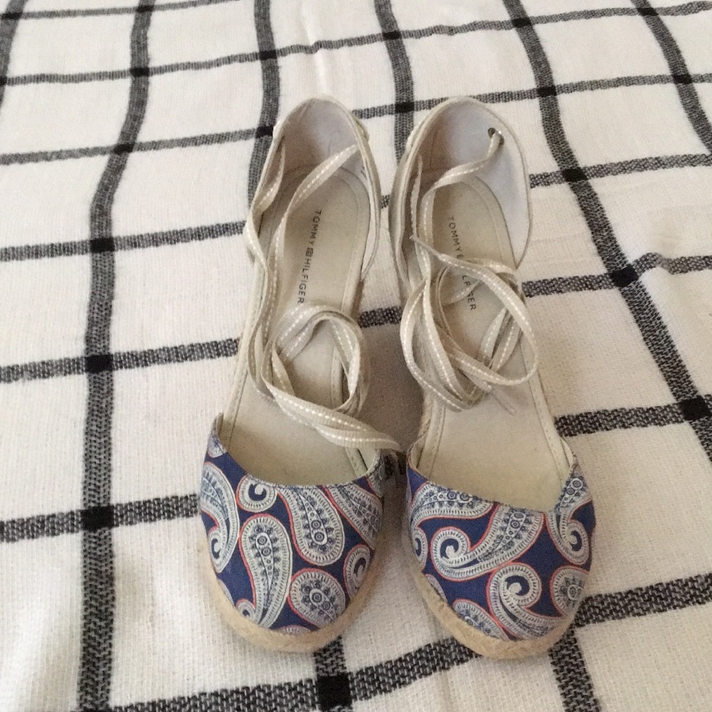Tommy Hilfiger paisley espadrille shoe.  Size 7
